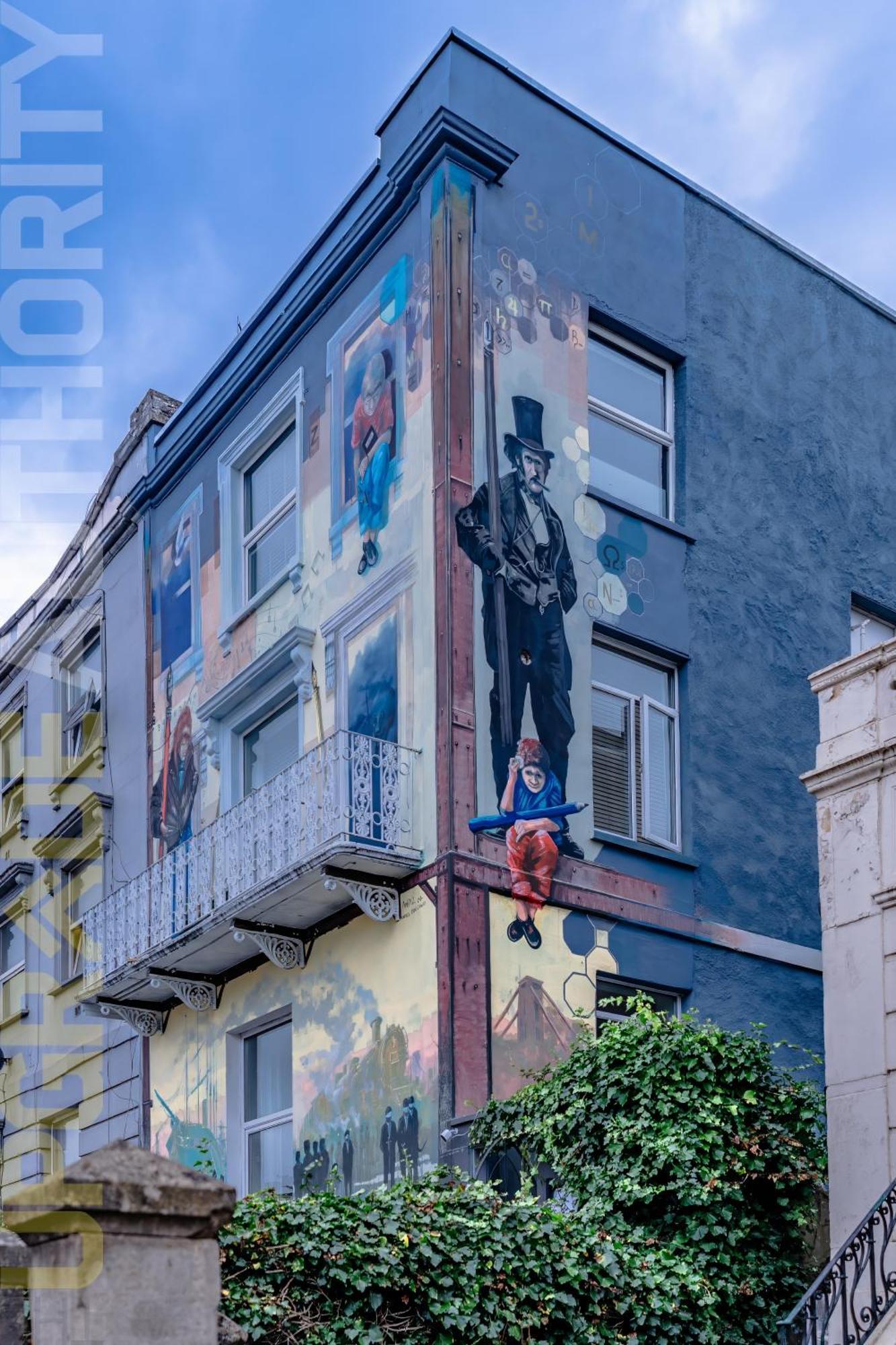 Art Penthouse: Cafes, Bars, Bistros Nearby