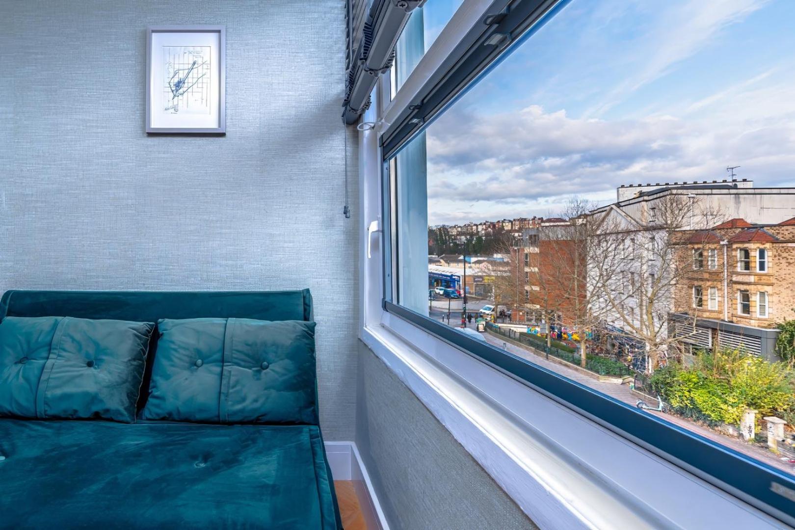 Apartament Art Penthouse: Cafes, Bars, Bistros Nearby Bristol